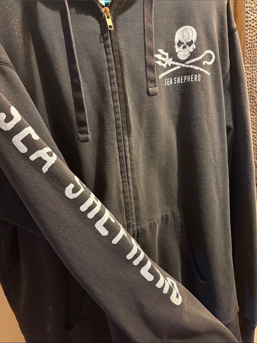 Sea Shepherd Conservation Wear Zip-Up Hoodie-Well Loved - Picture 2 of 5